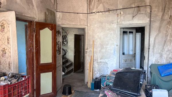 INVESTISSEURS Nord Aveyron : Hôtel particulier du XVIIe siècle à réinventer Potentiel 360 m² Mur de barrez
