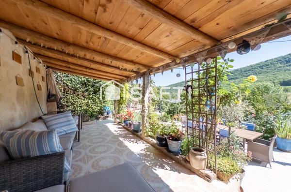 Vue Pyrénées – Corps de ferme rénové avec grange, piscine et caractère