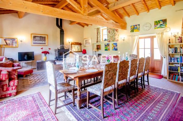 Vue Pyrénées – Corps de ferme rénové avec grange, piscine et caractère