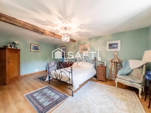 Vue Pyrénées – Corps de ferme rénové avec grange, piscine et caractère