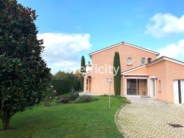 Maison
         5 pièces
        - 138 m² 425 000 € *
