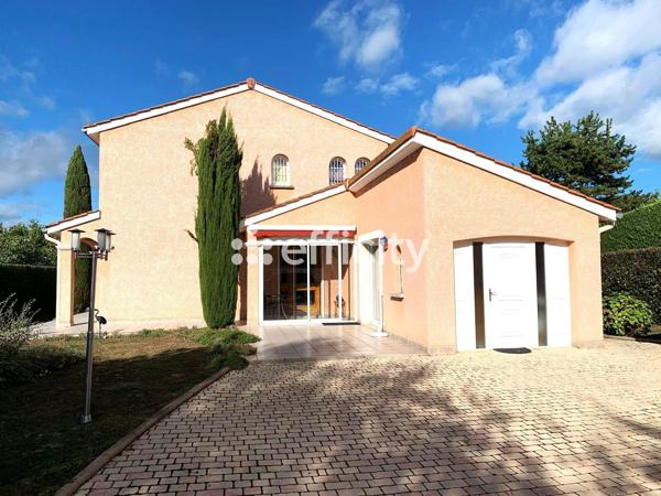 Maison
         5 pièces
        - 138 m² 425 000 € *