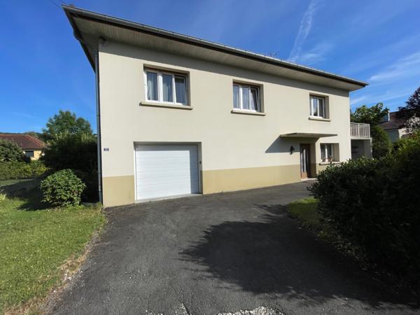 Maison F6 sur sous sol, terrasse, terrain, garage et parking