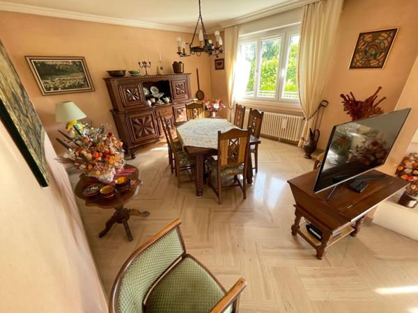 Maison F6 sur sous sol, terrasse, terrain, garage et parking