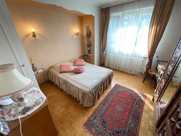 Maison F6 sur sous sol, terrasse, terrain, garage et parking