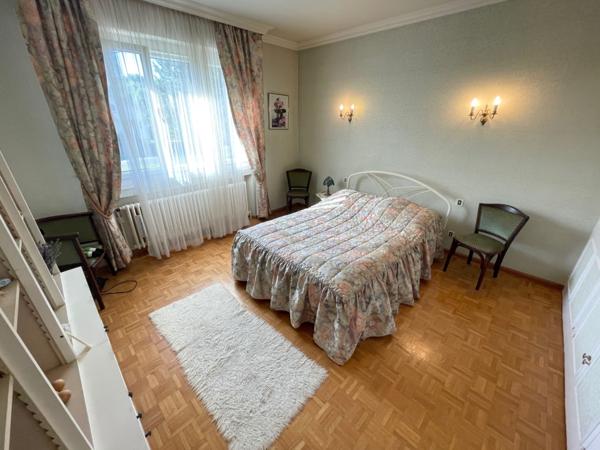 Maison F6 sur sous sol, terrasse, terrain, garage et parking