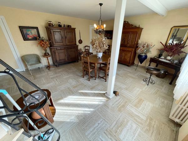 Maison F6 sur sous sol, terrasse, terrain, garage et parking