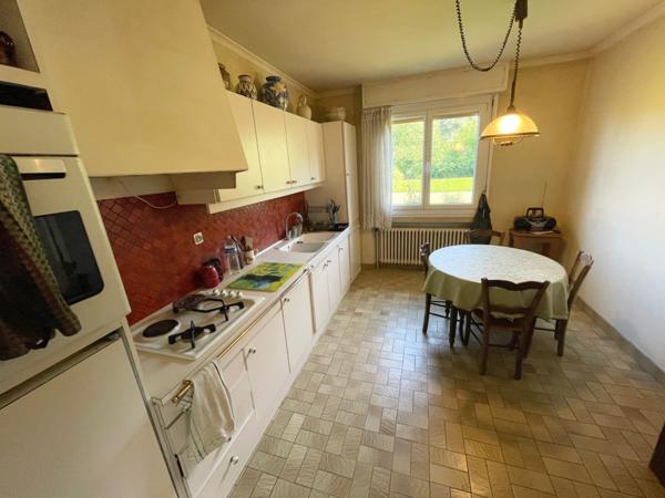 Maison F6 sur sous sol, terrasse, terrain, garage et parking