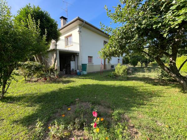 Maison F6 sur sous sol, terrasse, terrain, garage et parking