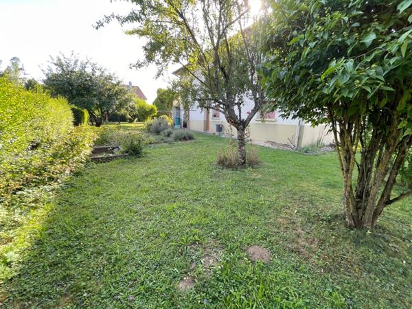 Maison F6 sur sous sol, terrasse, terrain, garage et parking