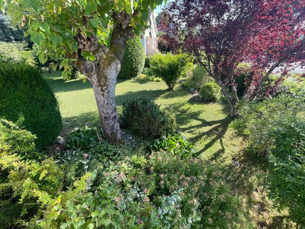 Maison F6 sur sous sol, terrasse, terrain, garage et parking