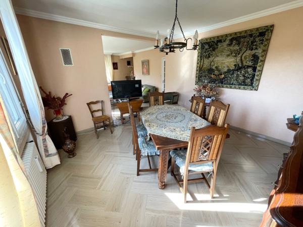Maison F6 sur sous sol, terrasse, terrain, garage et parking