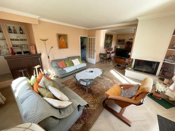 Maison F6 sur sous sol, terrasse, terrain, garage et parking