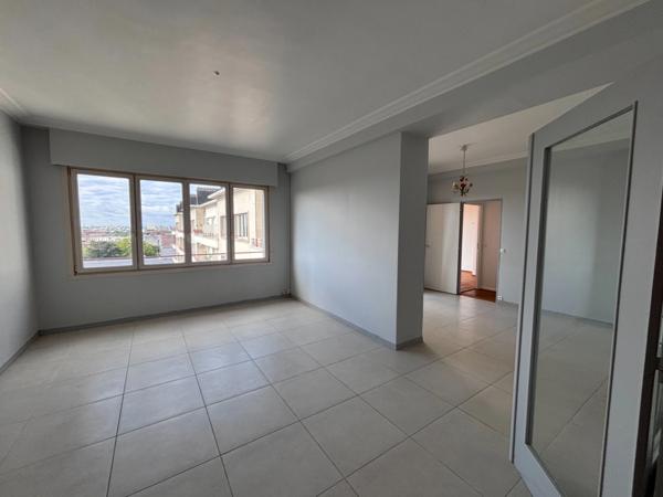 En exclusivité, Appartement de 120m2 au 8éme et dernier étage avenue saint Maur