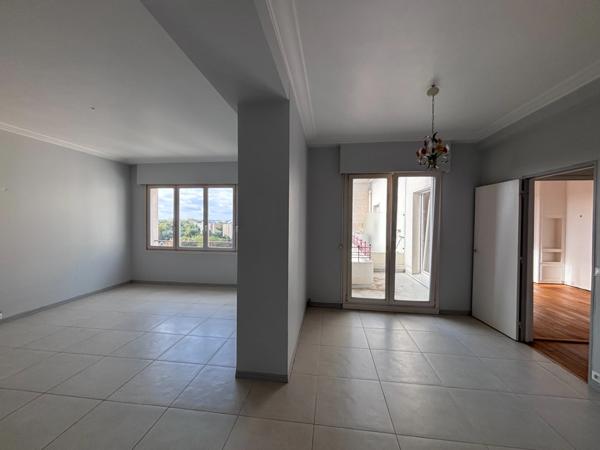 En exclusivité, Appartement de 120m2 au 8éme et dernier étage avenue saint Maur