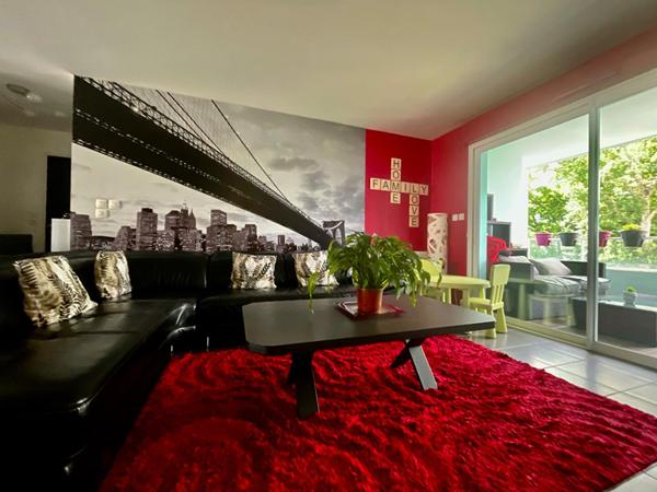 St Joseph de Porterie - Superbe appartement avec terrasses s'ouvrant sur la verdure. Cuisine ouverte A&E, trois vraies chambres. Ascenseur et garage en sous sol.