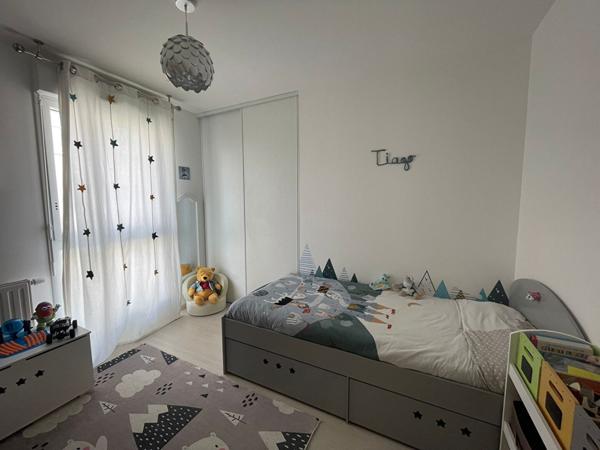 St Joseph de Porterie - Superbe appartement avec terrasses s'ouvrant sur la verdure. Cuisine ouverte A&E, trois vraies chambres. Ascenseur et garage en sous sol.