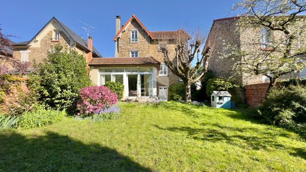 MAISON MEULIÈRE 8 PIÈCES À JUVISY-SUR-ORGE, CENTRE-VILLE AVEC JARDIN CLOS ET SOUS-SOL TOTAL