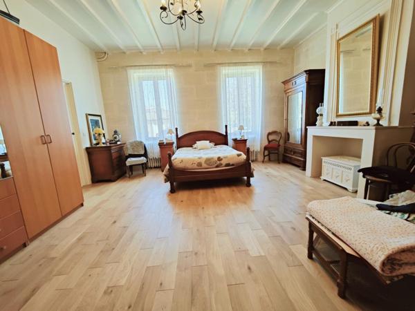 T8 235 m² en pierre lumineuse- Au calme- DPE C