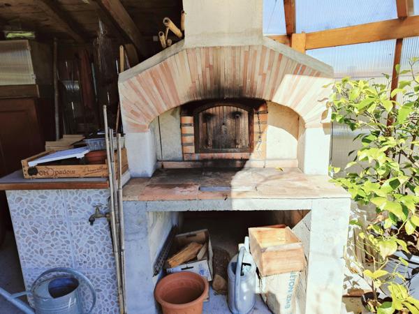 T8 235 m² en pierre lumineuse- Au calme- DPE C