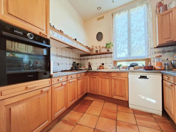 T8 235 m² en pierre lumineuse- Au calme- DPE C