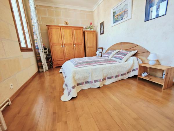 T8 235 m² en pierre lumineuse- Au calme- DPE C