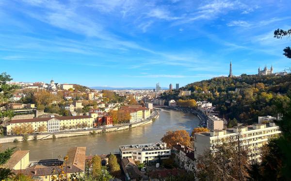 Immeuble à vendre    7 pièces • 246 m2 Lyon 9