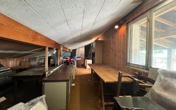 Immeuble à vendre    7 pièces • 246 m2 Lyon 9