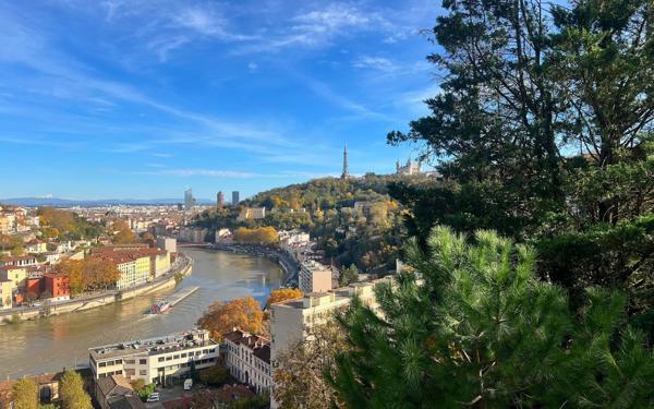 Immeuble à vendre    7 pièces • 246 m2 Lyon 9