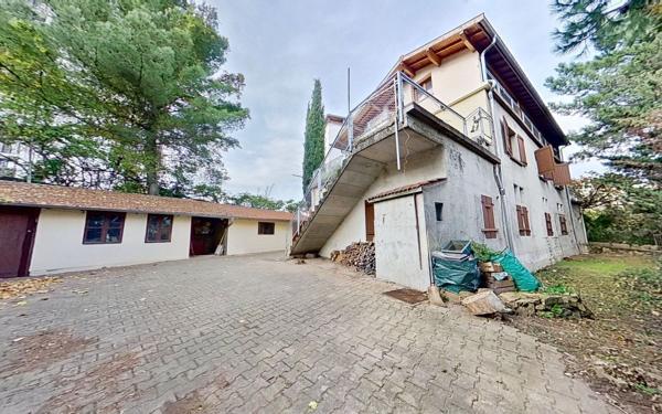 Immeuble à vendre    7 pièces • 246 m2 Lyon 9