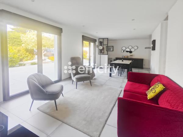 Maison
         5 pièces
        - 107 m²