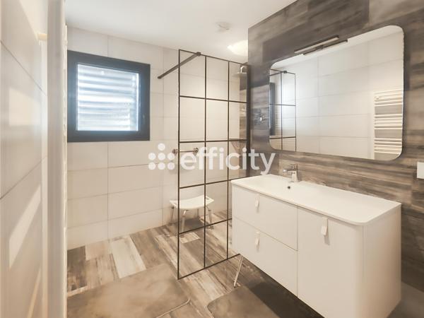 Maison
         5 pièces
        - 107 m²