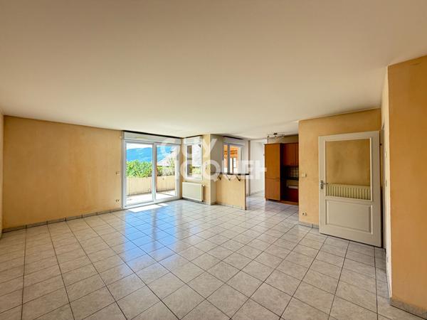 GRÉSY-SUR-AIX ? Grand T3 lumineux en dernier étage avec terrasse de 25 m² et garage