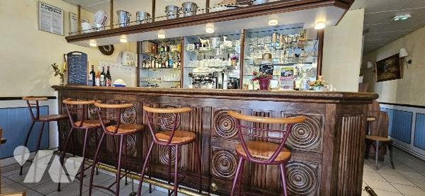 MURS COMMERCIAUX : Ensemble immobilier à 2kms des plages et 200m des commerces