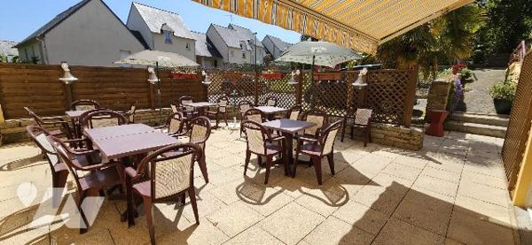 MURS COMMERCIAUX : Ensemble immobilier à 2kms des plages et 200m des commerces