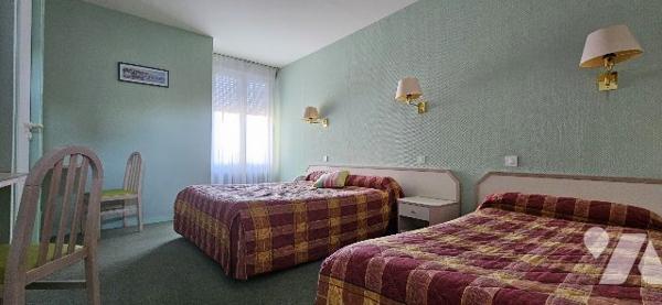 MURS COMMERCIAUX : Ensemble immobilier à 2kms des plages et 200m des commerces