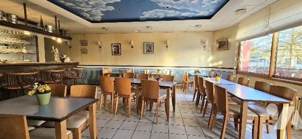 MURS COMMERCIAUX : Ensemble immobilier à 2kms des plages et 200m des commerces