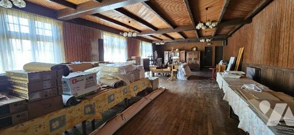 MURS COMMERCIAUX : Ensemble immobilier à 2kms des plages et 200m des commerces