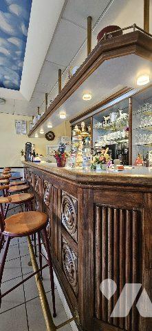 MURS COMMERCIAUX : Ensemble immobilier à 2kms des plages et 200m des commerces