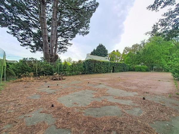 GUIDEL CENTRE : Superbe terrain constructible d'environ 1000m²