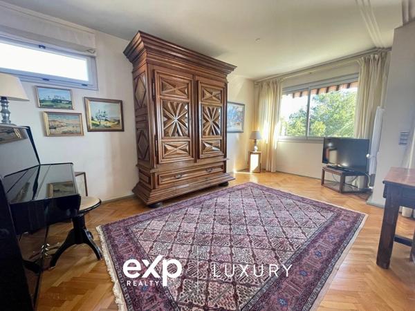 APPARTEMENT 104 M2 - DERNIER ETAGE - VUE PANORAMIQUE - CV A PIEDS