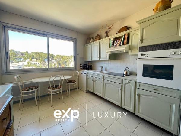 APPARTEMENT 104 M2 - DERNIER ETAGE - VUE PANORAMIQUE - CV A PIEDS