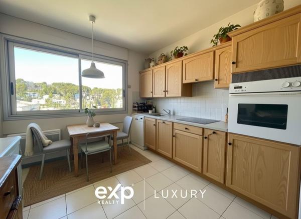 APPARTEMENT 104 M2 - DERNIER ETAGE - VUE PANORAMIQUE - CV A PIEDS