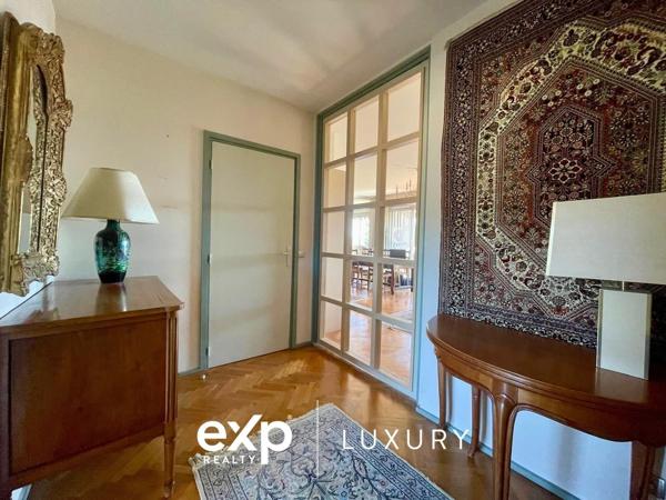 APPARTEMENT 104 M2 - DERNIER ETAGE - VUE PANORAMIQUE - CV A PIEDS