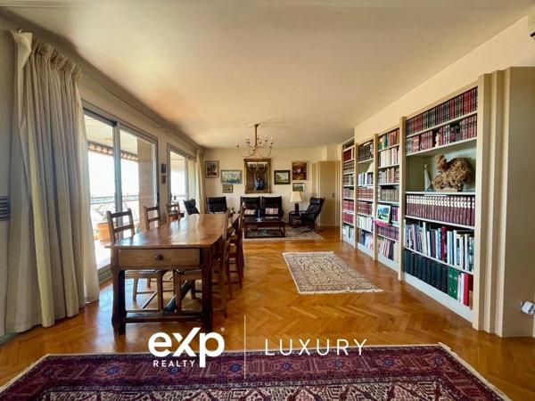 APPARTEMENT 104 M2 - DERNIER ETAGE - VUE PANORAMIQUE - CV A PIEDS