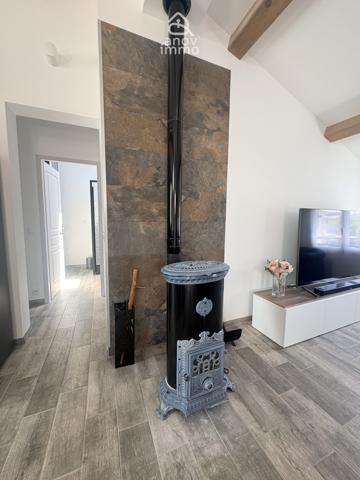 Maison
                                                                                                                                                                                                                                                                                                                        7 pièce(s)                                                                                                                                                                                                          5 chambre(s)                                                                                                                                                                                                          171  m²