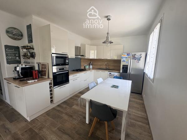 Maison
                                                                                                                                                                                                                                                                                                                        7 pièce(s)                                                                                                                                                                                                          5 chambre(s)                                                                                                                                                                                                          171  m²