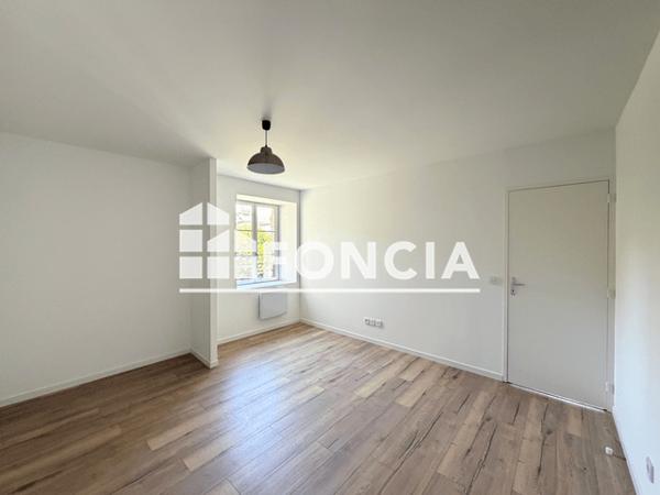 Location Appartement 2 pièces 82.2 m² - Mazamet 81200