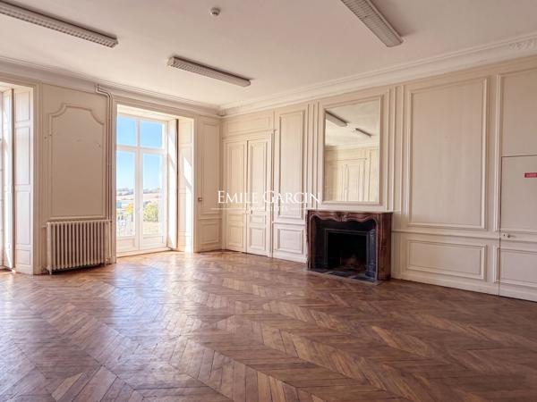 Château à vendre Sarthe  sur 5 hectares - Pays de la Loire