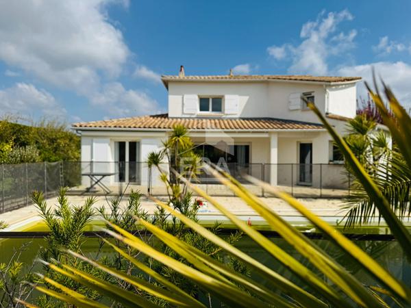 GRANDE MAISON - 4 CHAMBRES - PISCINE - EMPLACEMENT RARE